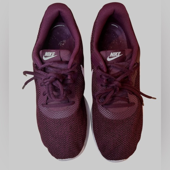 Nike Tanjun Women’s Running Shoes, Color Bordeaux/White, Size 9 - Picture 8 of 8